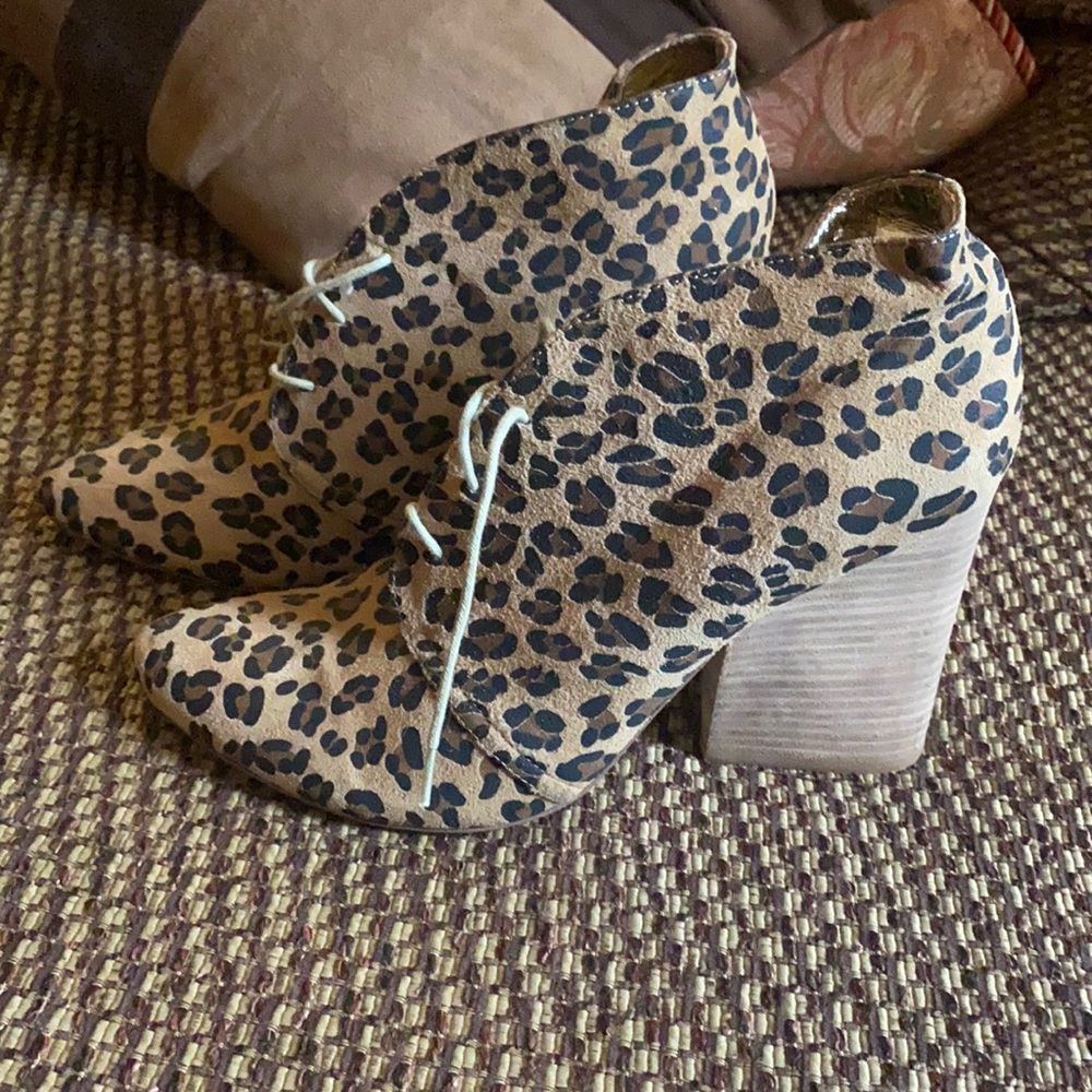 Leopard short boots